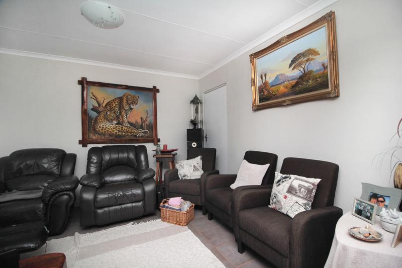 3 Bedroom Property for Sale in Fraaiuitsig Western Cape